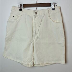 NWT Women's Gitano Shorts Size 14 Color White